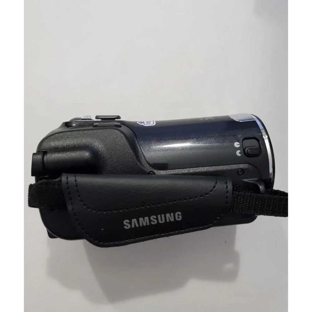 Samsung HMX-F80 720p HD Flash Media Camcorder W/Charger - Excellent Condition